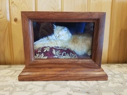 Picture of 4" by 6" photo frame urn